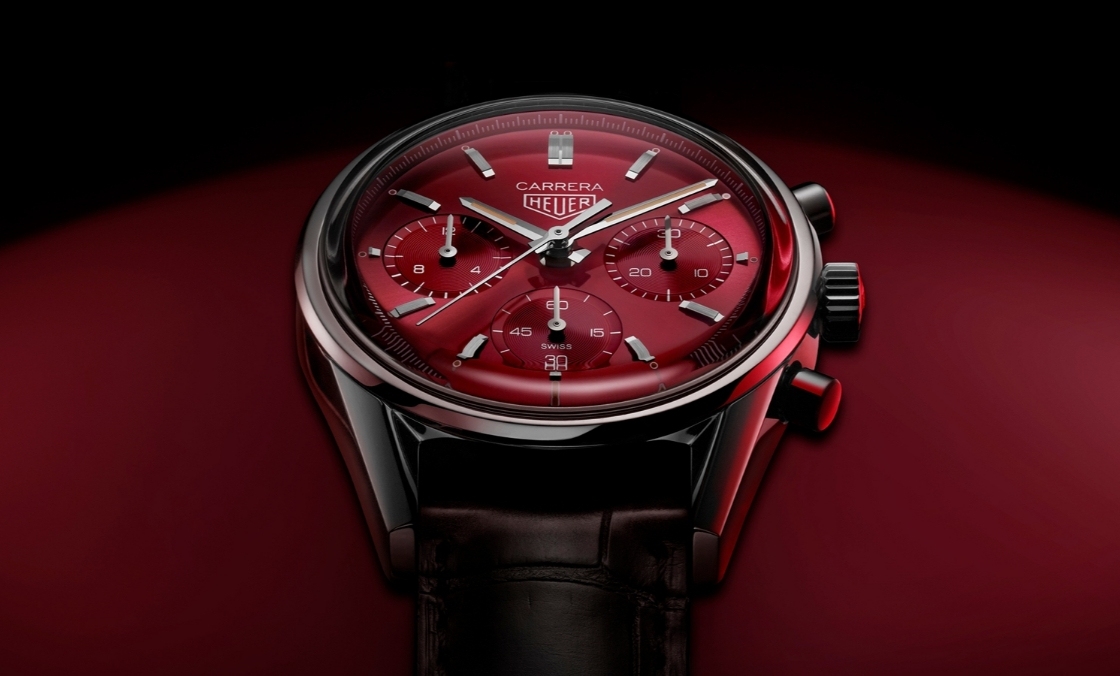 高調(diào)復(fù)古感! TAG Heuer CARRERA紅面限量計(jì)時(shí)腕表