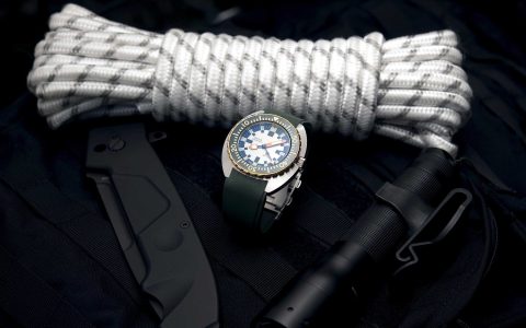 介紹布拉沃祖魯語！Doxa 推出標準生產(chǎn)不銹鋼軍隊模型