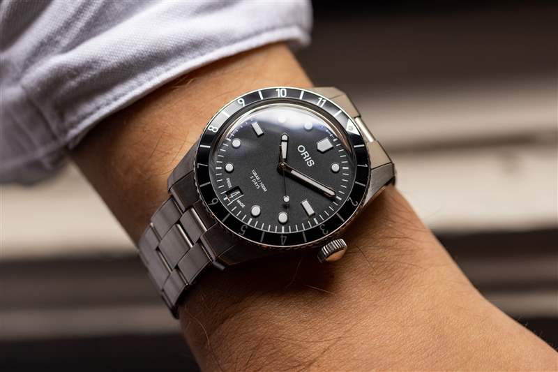 Oris Divers 65 12H Calibre 400