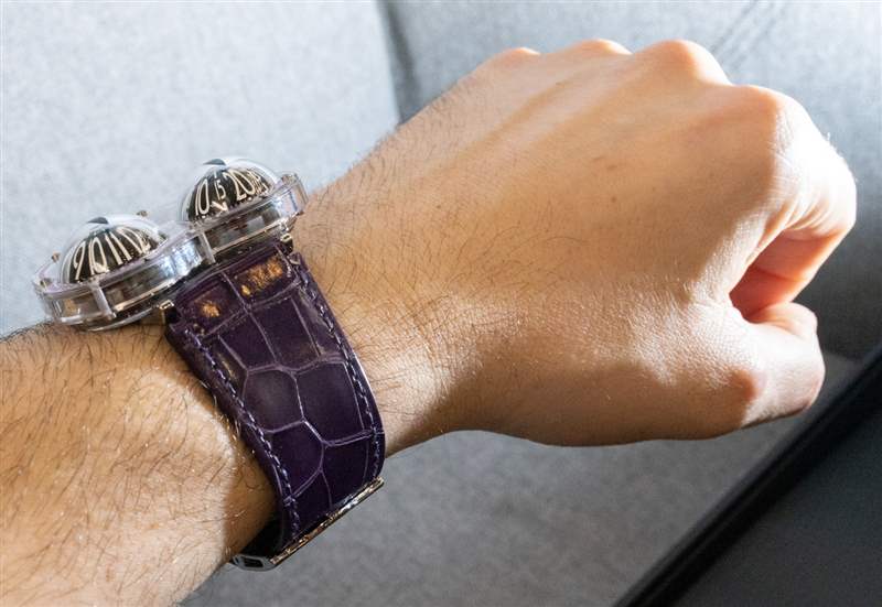 動(dòng)手操作：MB&F HM3 Frog X Purple Watch