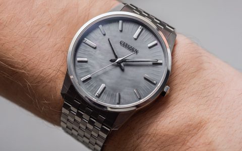 西鐵城 Calibre 0100 手表，每年精確度為一秒