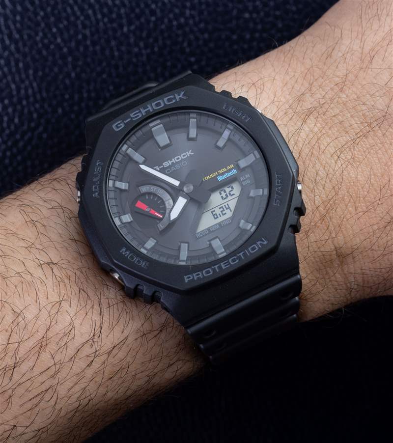 動手操作：卡西歐 G-Shock GA-B2100 手表，配備堅固的太陽能和藍牙