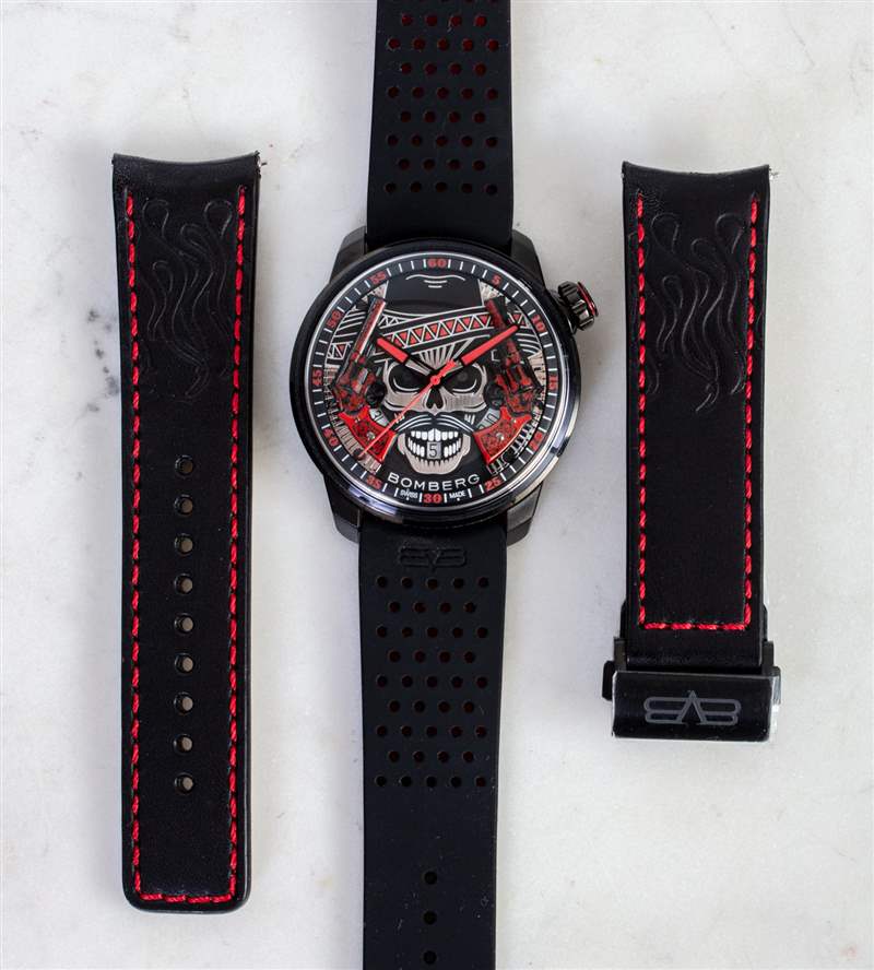 動手： BOMBERG x BA111OD 自動 Pistoleros 黑色和紅色手表