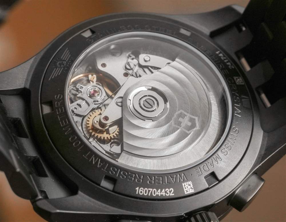 victorinox-swiss-army-airboss-mechanical-chronograph-black-edition-241741-ablogtowatch-16