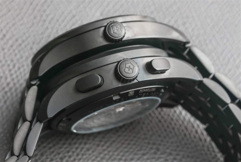 victorinox-swiss-army-airboss-mechanical-chronograph-black-edition-241741-ablogtowatch-19