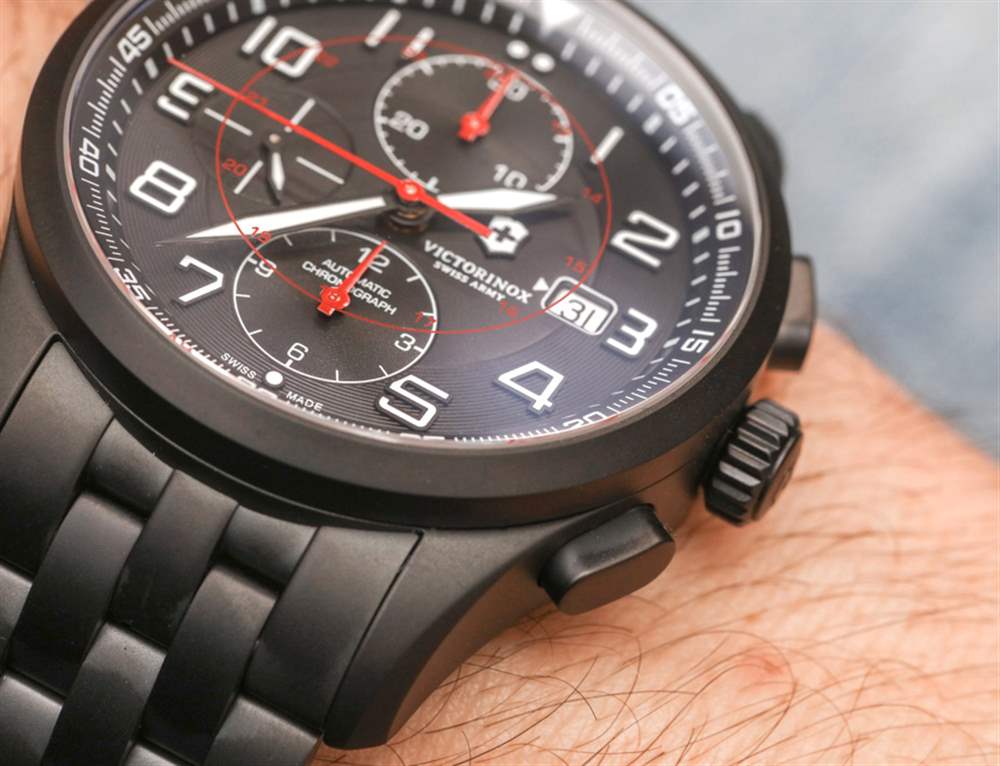 victorinox-swiss-army-airboss-mechanical-chronograph-black-edition-241741-ablogtowatch-07