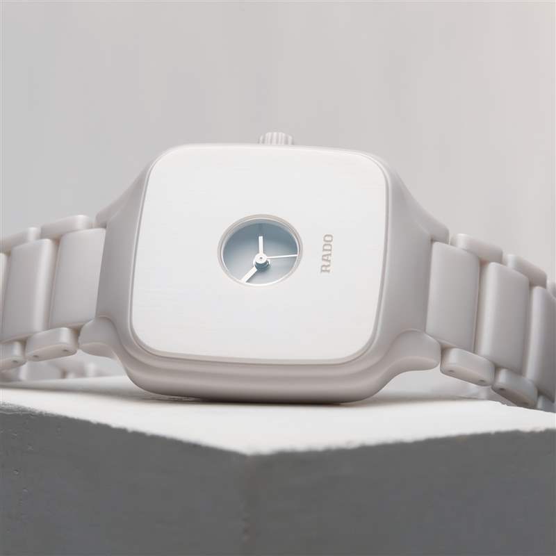 白色 Rado 手表和手鏈