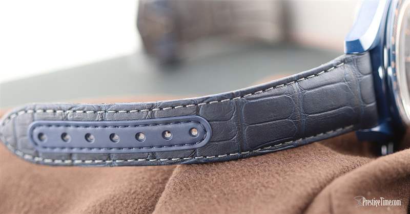 歐米茄 Speedmaster Blue Side of The Moon Aventurine Structured Leather Strap