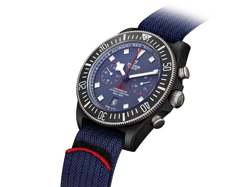 『新表』帝舵推出Pelagos FXD Alinghi Red Bull Racing Edition大三針腕表和計時碼表：碳復(fù)合材料表殼，藍白灰帆船色