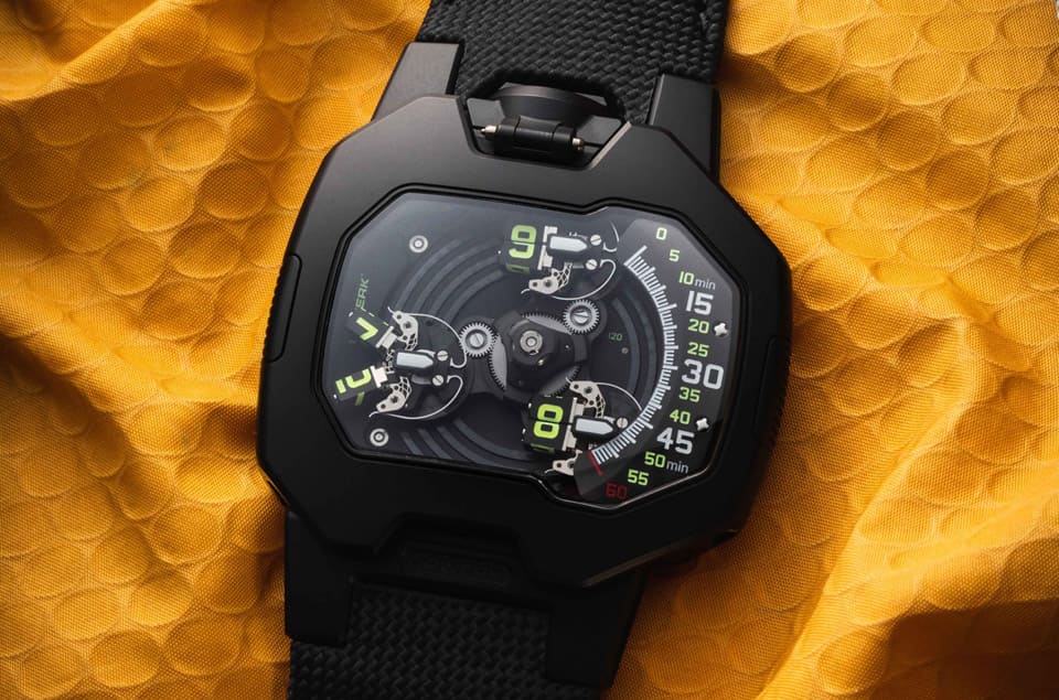 URWERK UR-120系列改換黑色造型詮釋創(chuàng)意衛(wèi)星轉(zhuǎn)頭顯時(shí)技術(shù)