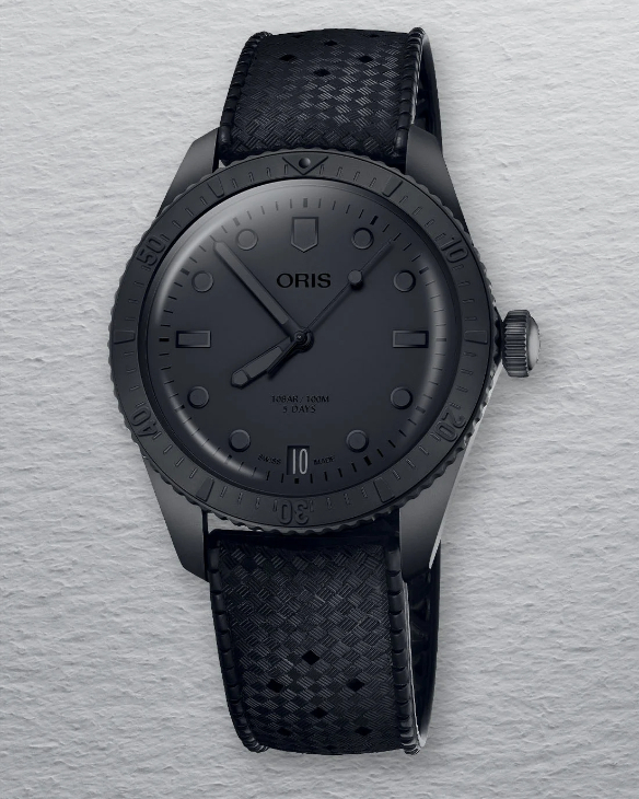 ORIS - AQUIS - 01 400 7794 4784-Set - ORIS H?lstein Editions再推新作，全黑Divers Sixty-Five慶祝品牌120周年